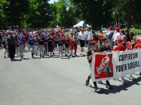030616090_parade